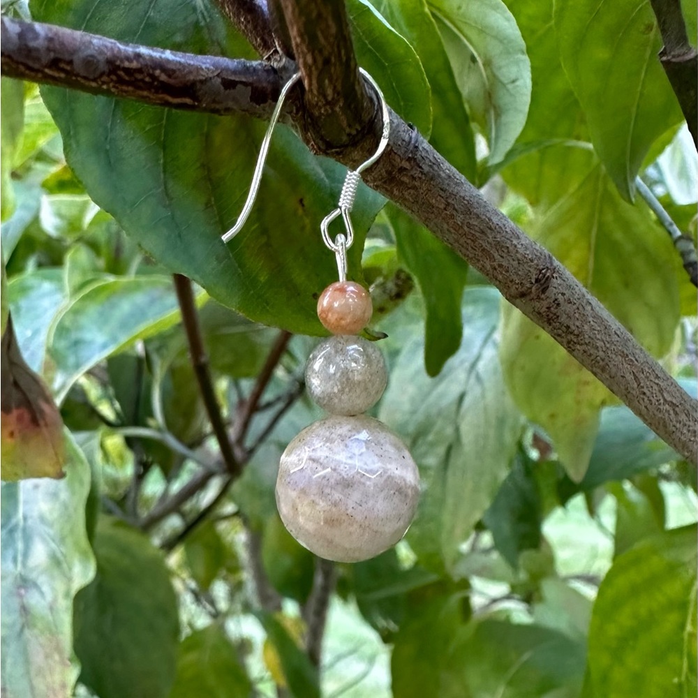Dangling earrings. Semi precious stones. New. Caroline ROUSSEL Jewelry.